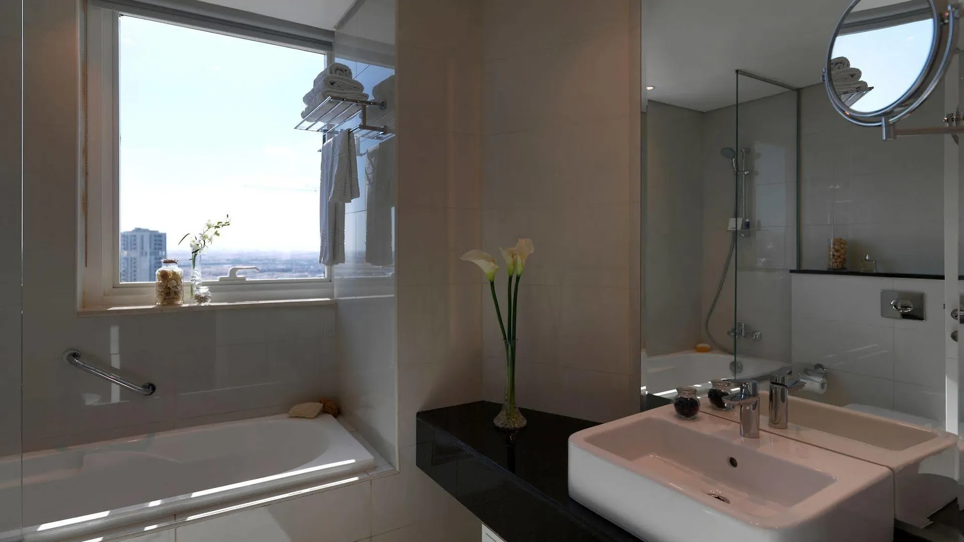 ***** Aparthotel Damac Maison Canal Views Dubai United Arab Emirates
